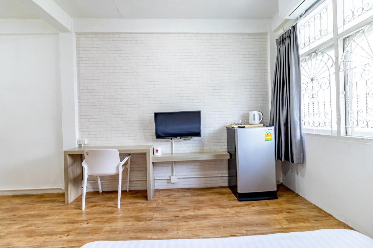 Ze Residence Bang Aor Station Bangkok Luaran gambar
