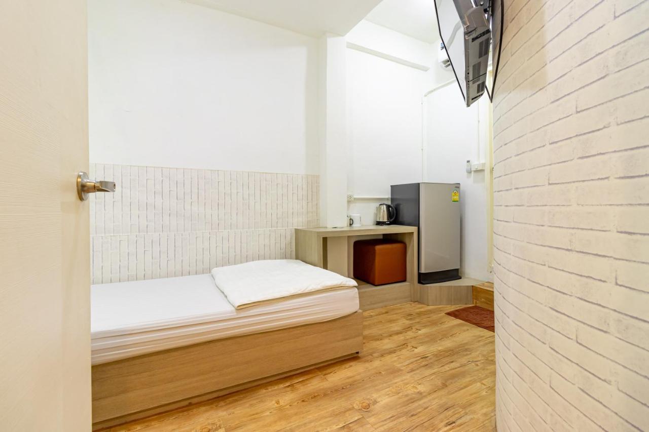 Ze Residence Bang Aor Station Bangkok Luaran gambar